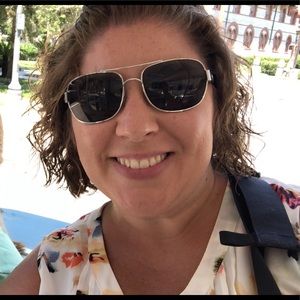 Meet your Posher, Lisa